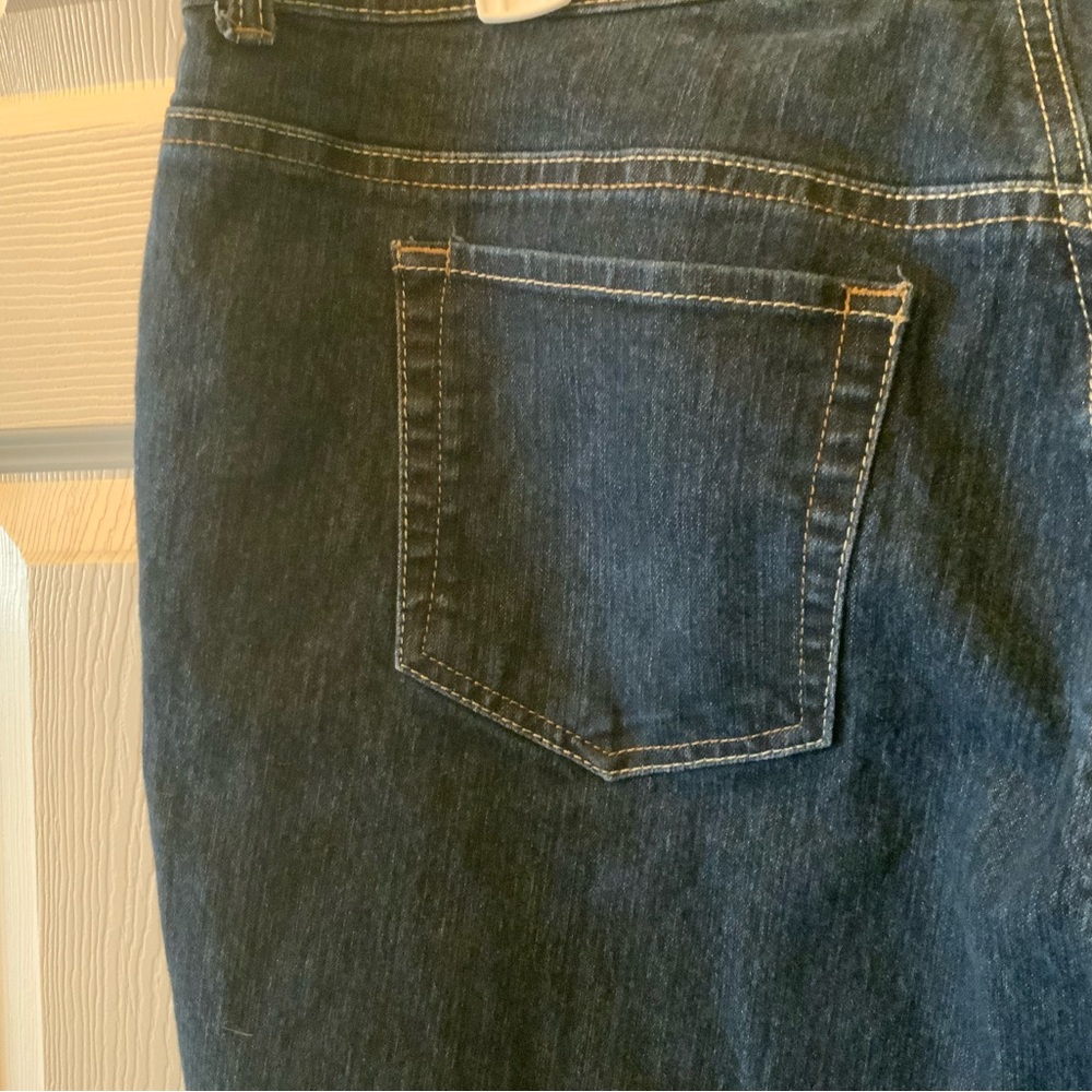 Gloria Vanderbilt Amanda Bermuda Dark Blue Denim Shorts - Picture 4 of 6